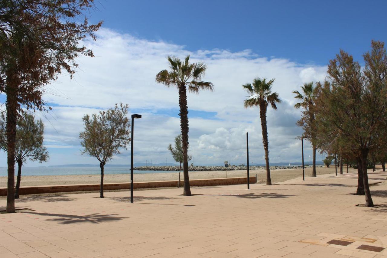 רוזס Beautiful Apartment In Front Of Beach, Pool, View מראה חיצוני תמונה