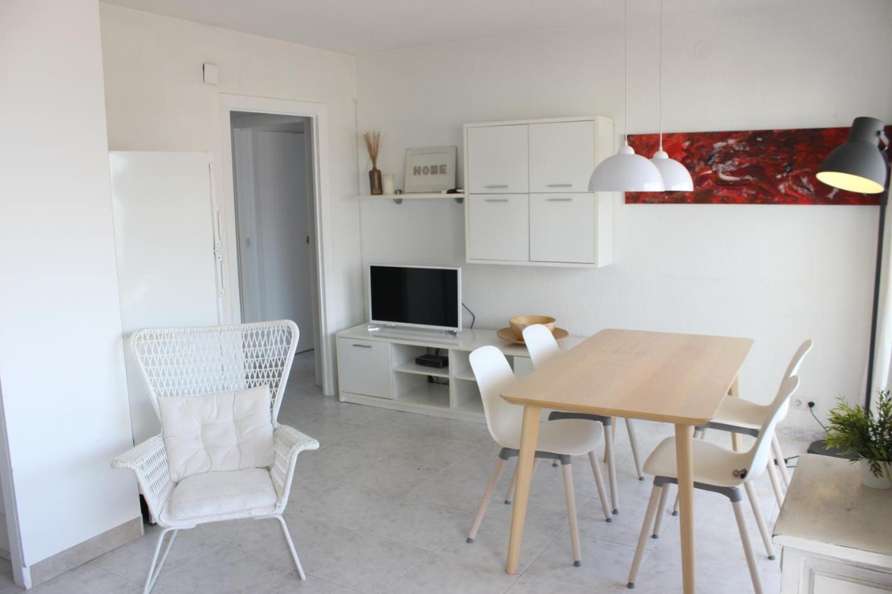 רוזס Beautiful Apartment In Front Of Beach, Pool, View מראה חיצוני תמונה